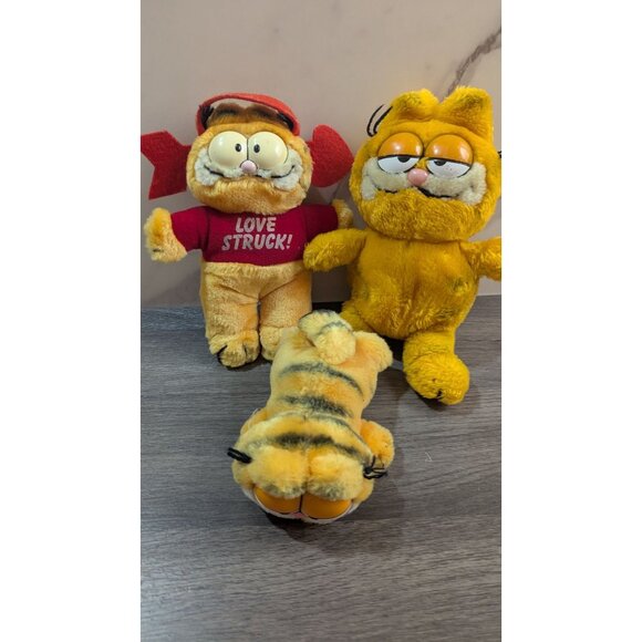 Vintage Garfield Plush Toy Set With Love Struck Valentines Day Theme - Picture 7 of 9